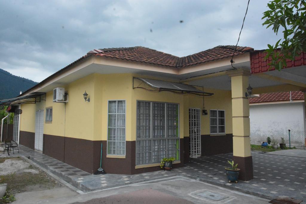 Umaira Homestay Chemor Zewnętrze zdjęcie
